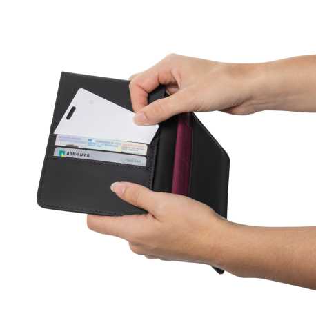 Ultratenká karta s nabíjecím lokátorem Findit z RCS plastu > bílá