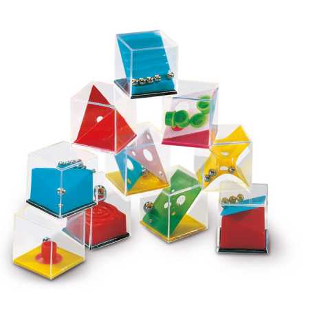 Různé puzzle hry v krabičce> smíšená