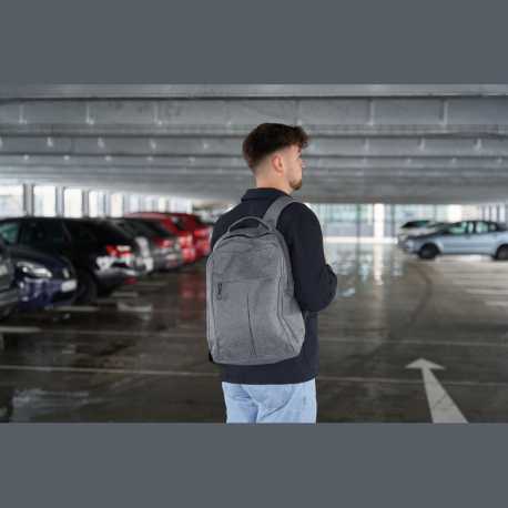 Šedý batoh > šedá